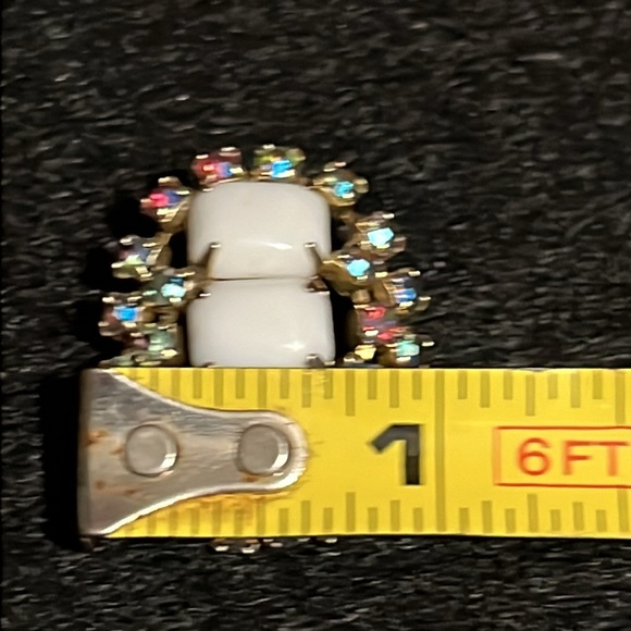 Beautiful Vintage Large Oval Clip On Earrings - Picture 9 of 9